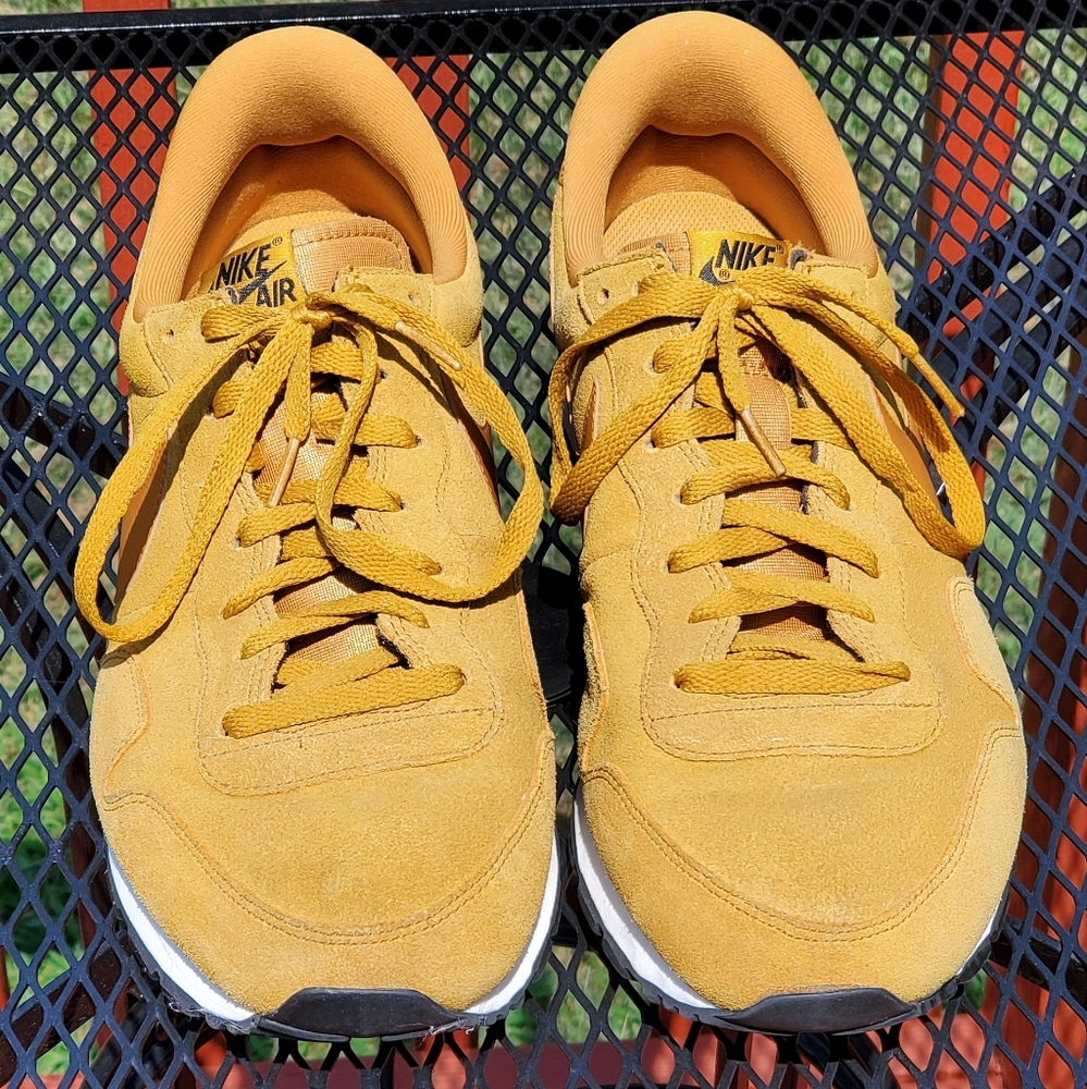 Nike Air Pegasus 83. Gold Suede 599129-770